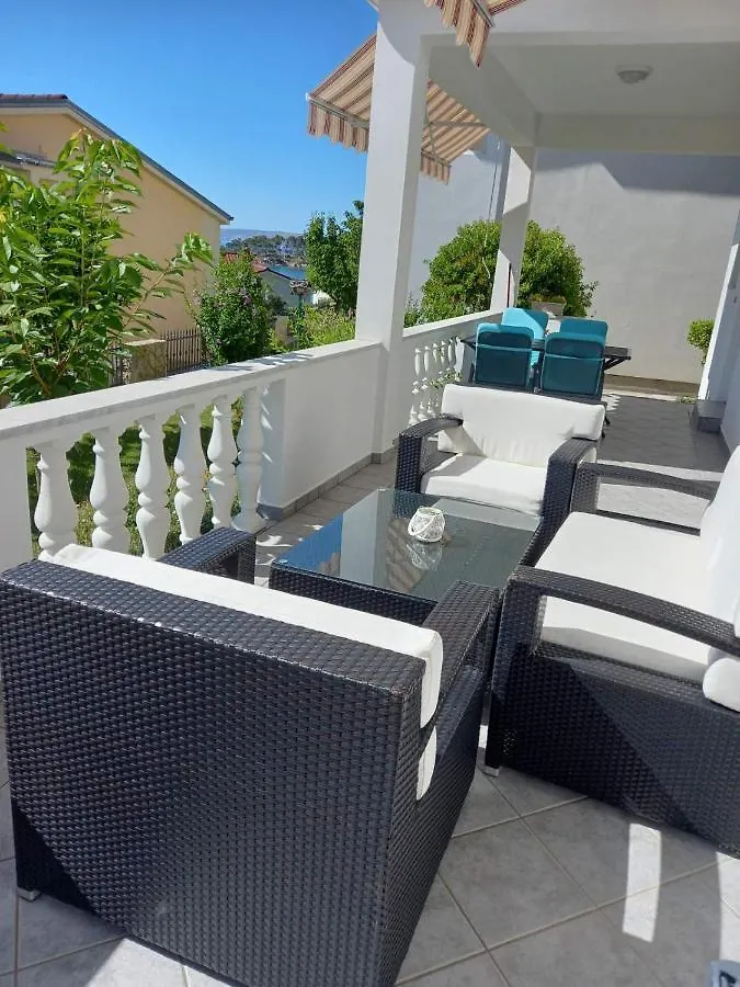 Apartman Katica Banjol Lägenhet
